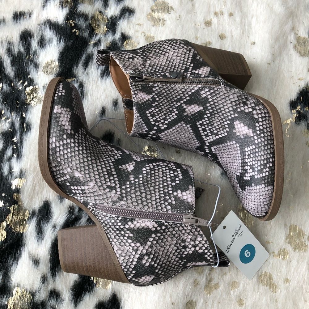 NWT Universal Thread Target Ankle Boots